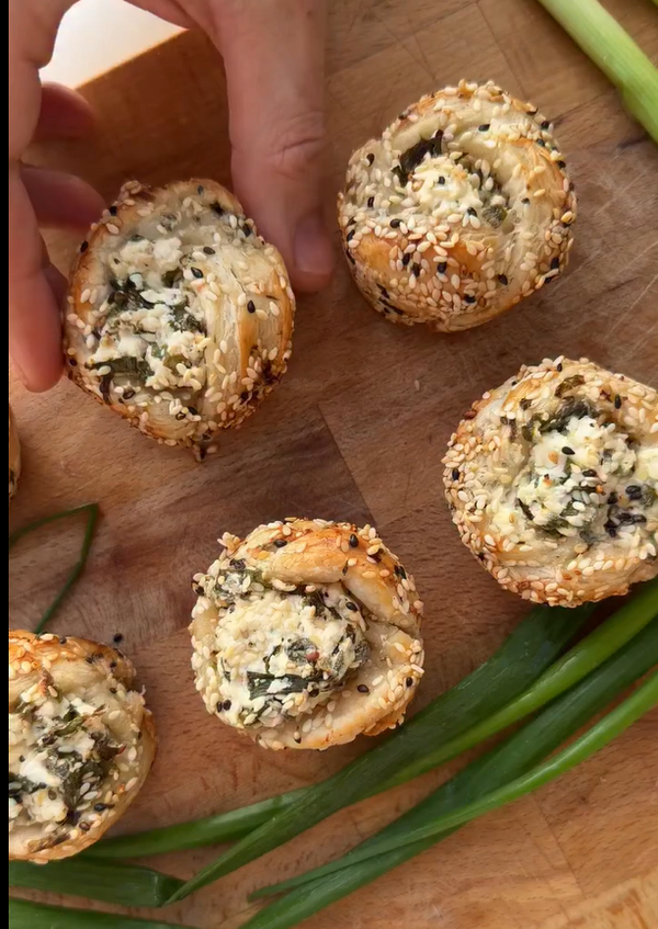 Bake in a preheated oven at 190°C (375°F) for 30–35 minutes until golden brown, ultra-crispy, and bubbling with melted cheese!
