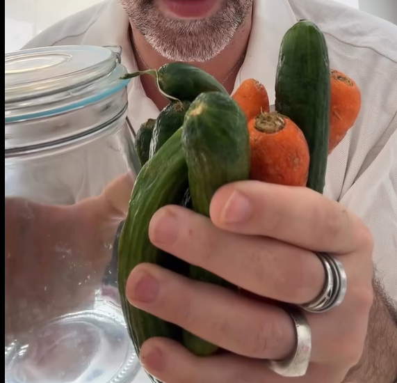  Wash all vegetables thoroughly. Cut carrots into sticks/coins and cucumbers into thick spears.