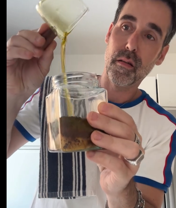In a clean, dry glass jar, pour in the extra virgin olive oil, fresh lemon juice, and apple cider vinegar.