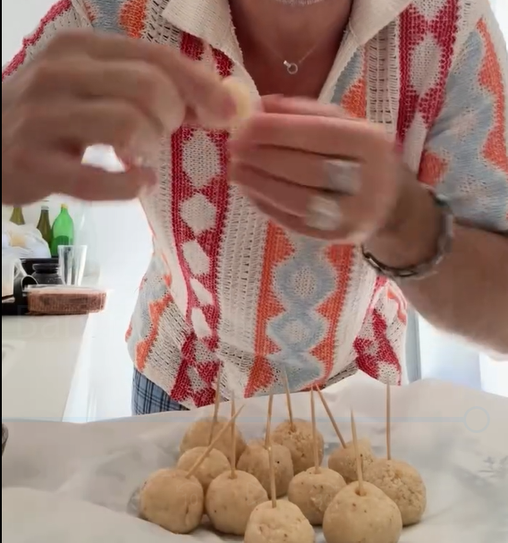 Press mixture firmly into rectangular bar shapes or press into a lined dish and cut.