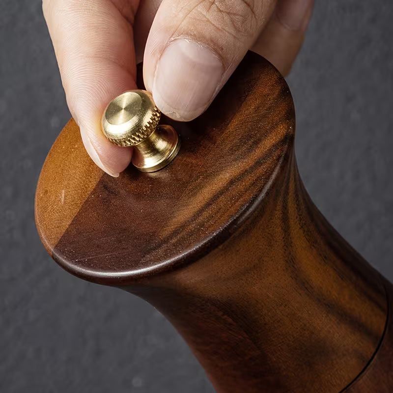 Wooden Pepper & Salt Grinde
