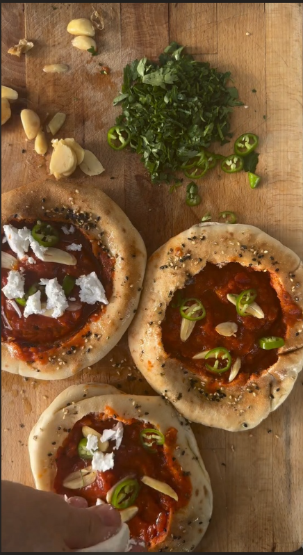 10-MINUTE BAKED SHAKSHUKAPITA STUFFED PITA BOWLS