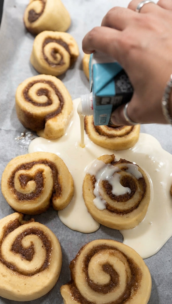Bake in a preheated oven at 170°C (340°F) turbo for approx. 25 minutes until lightly golden yet soft inside.