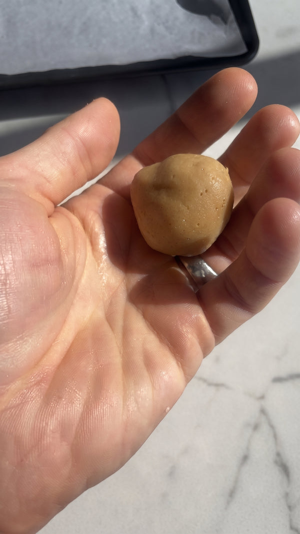 Roll dough into small balls and coat generously in sesame seeds.