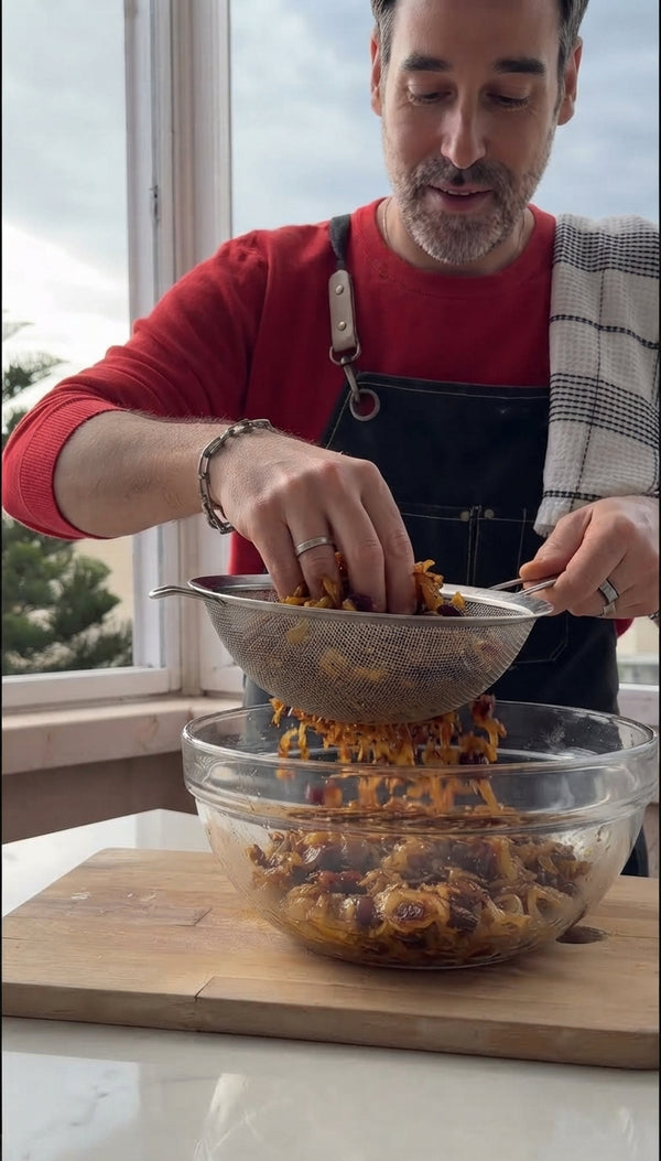 Pour the blended tomato sauce evenly over the packed stuffed onions. Cover tightly with parchment paper and a layer of aluminum foil. Bake in a preheated oven at 165°C (330°F) for 45 minutes.