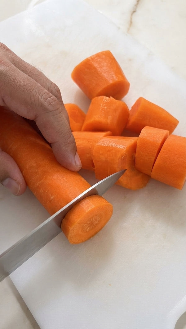 Grate peeled carrots in the food processor (Magimix) bowl until finely chopped.